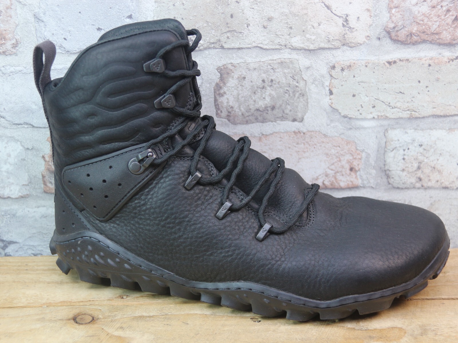 MENS VIVOBAREFOOT TRACKER FOREST ESC BLACK LEATHER WATERPROOF BOOTS UK