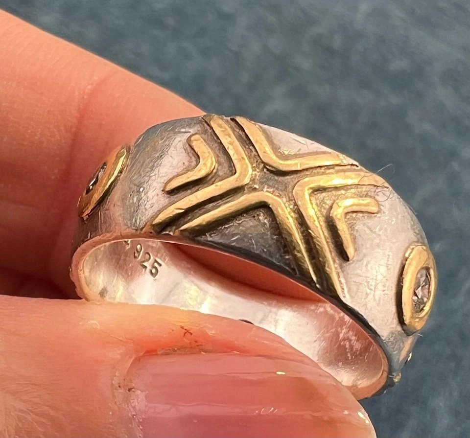 Conjunto de bisel de oro de 14k diamantes de lujo en anillo ancho de plata. Banda de eternidad de 6,5 g Foto 2 de 4
