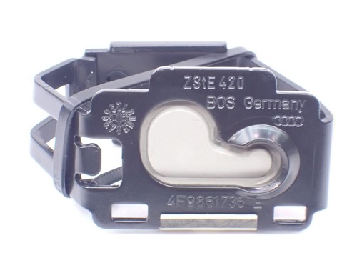 Parcel shelf cover bracket