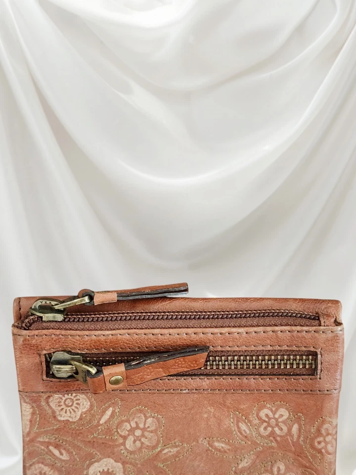 Cartera portatarjetas vintage de cuero cosida floral fósil Foto 2 de 4