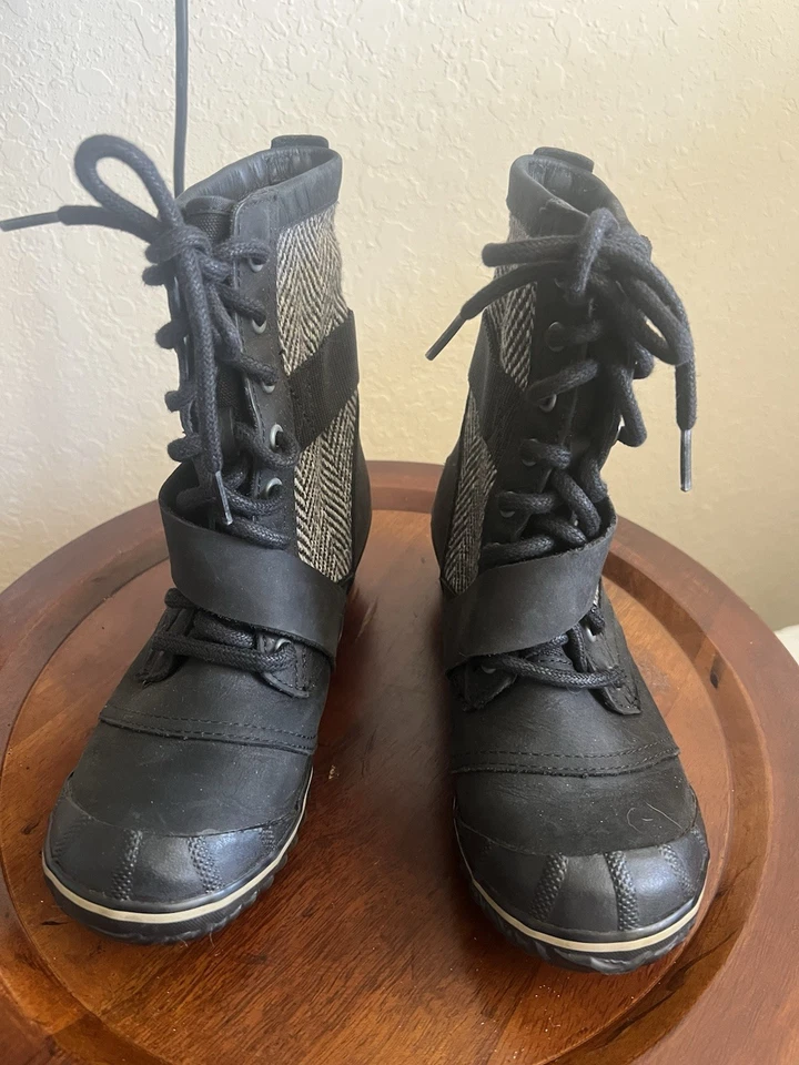 Sorel SlimBoot Mujer 6 Cordones Impermeable Negro Espiga Baddie Moto Goth Foto 2 de 4