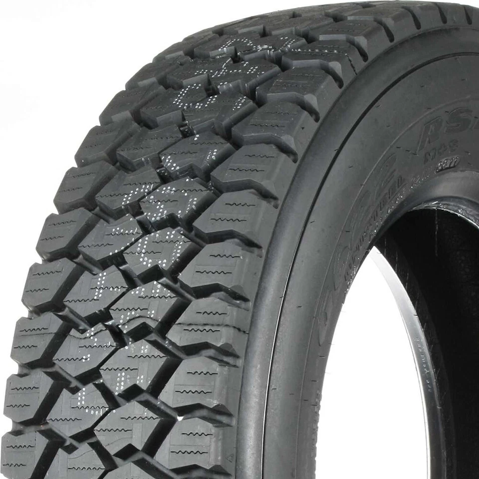 Tire Goodyear G622 RSD 245/70R19.5 Load G 14 Ply Drive Commercial Foto 2 de 3