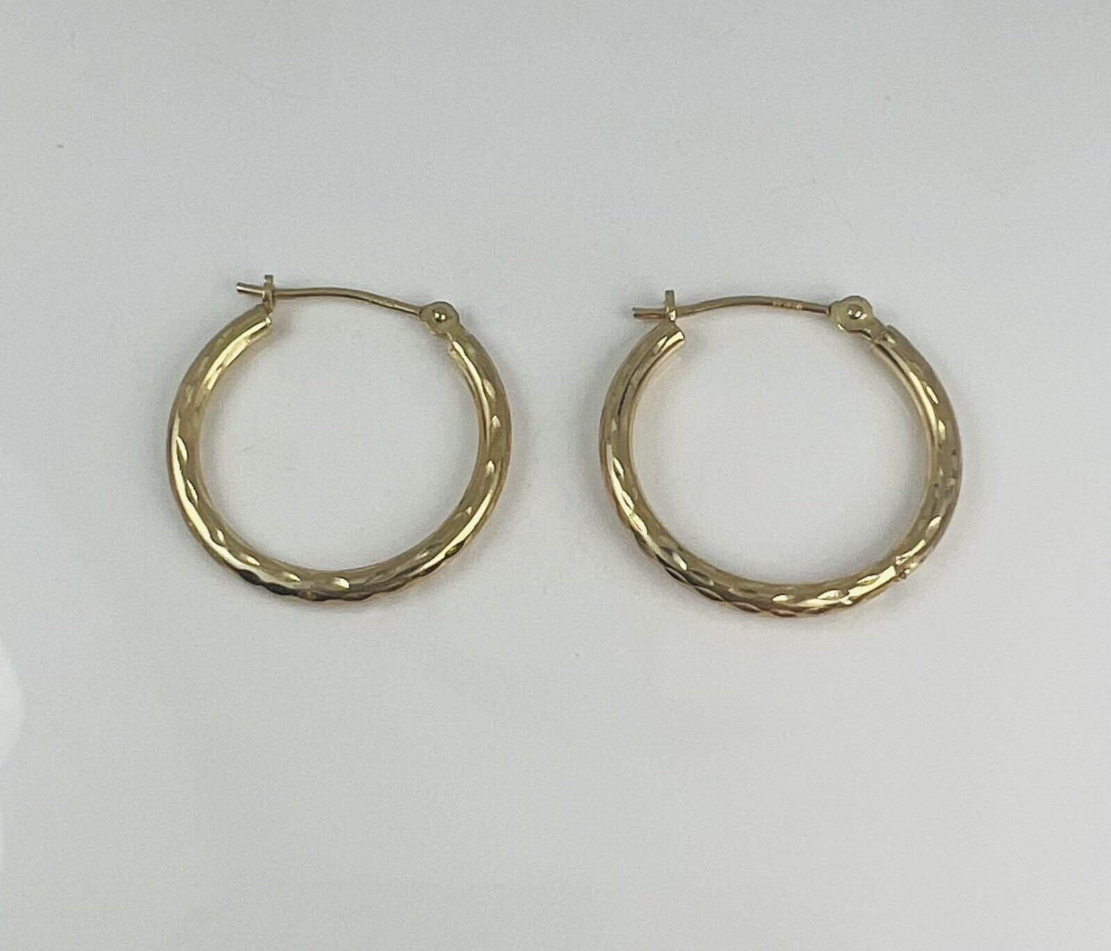10K Yellow Gold Lightweight Hoop Earrings - image 1