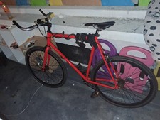 "Red Fixed Gear Bike – Ready to Ride!"