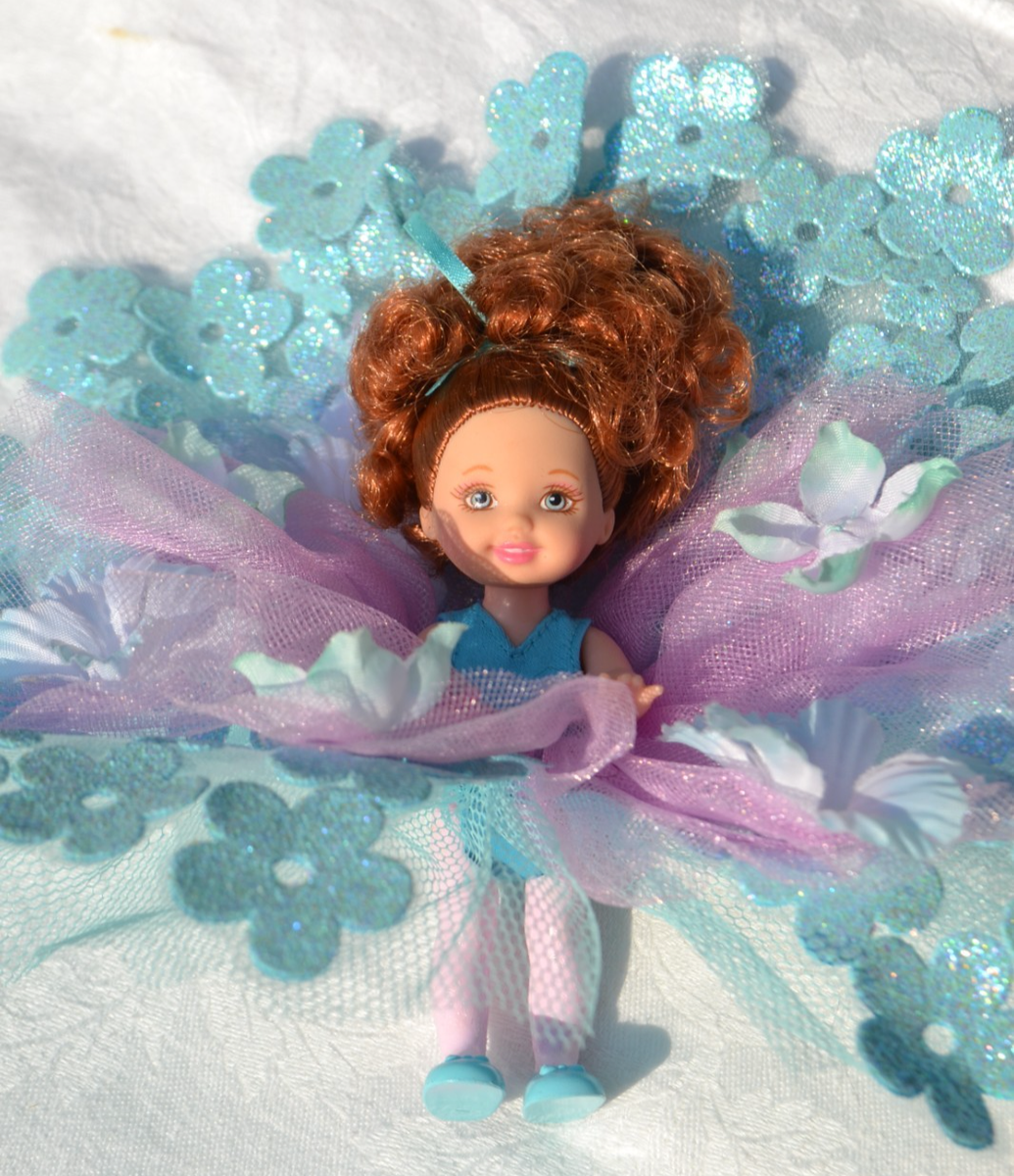 Dream Wedding Kelly Flower Girl Bouquet Doll Red Hair Barbie