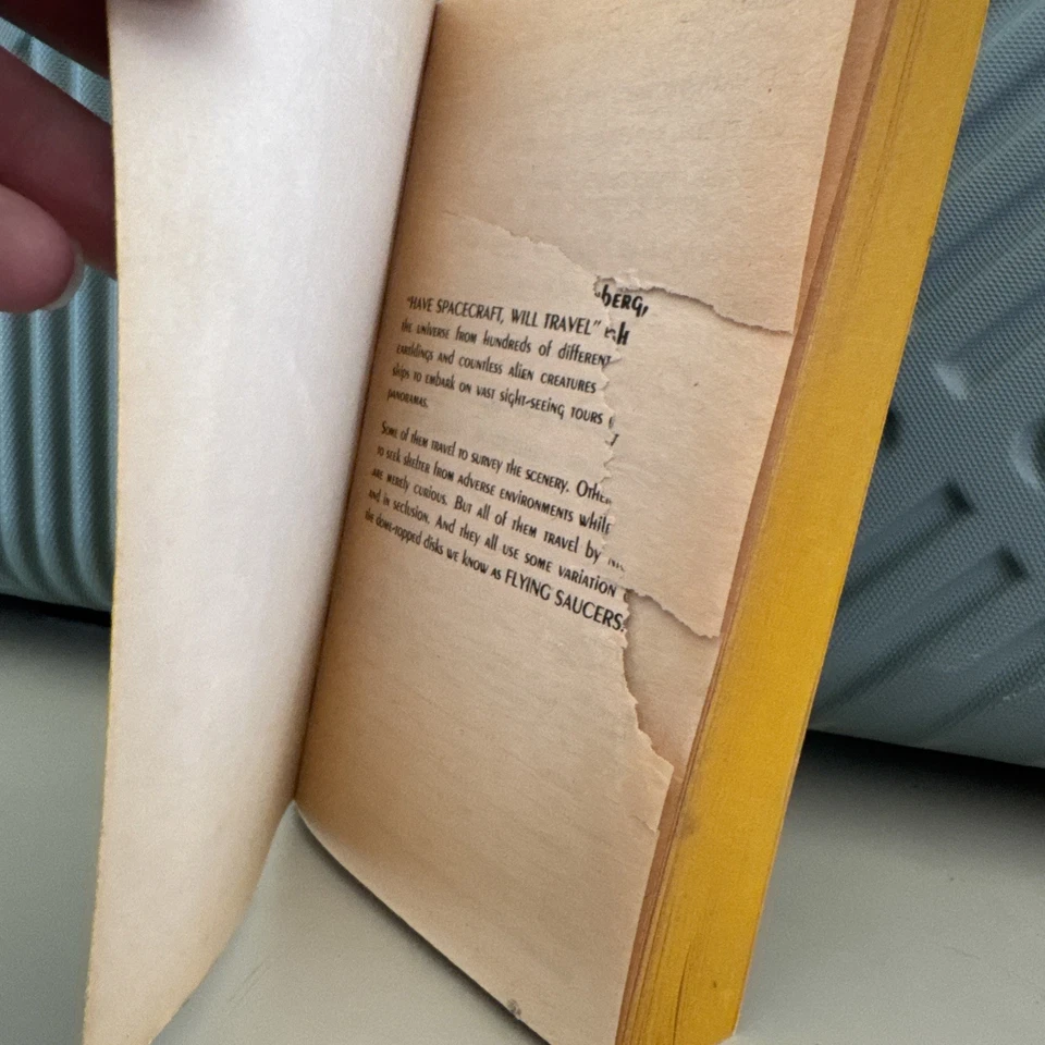 Vintage Paperback Book FLYING SAUCERS Edited By Isaac Asimov 1982 Sci-fi - Image 4 of 4