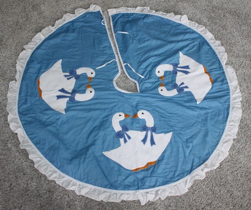 Vtg Country Geese Christmas Tree Skirt Goose Bows Ruffle Edge Wedgewood Blue 80s