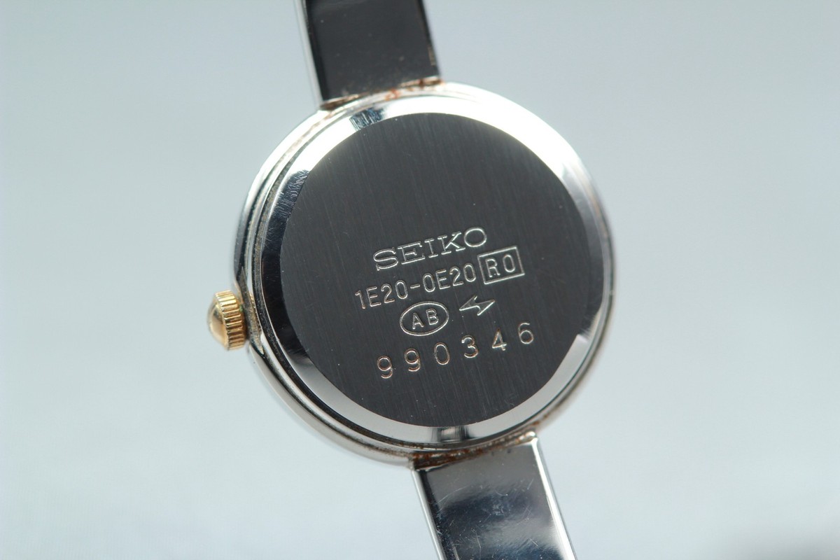 Near MINT] Seiko Tisse 1E20-0E20 Silver Qz Woman's Bangle Watch