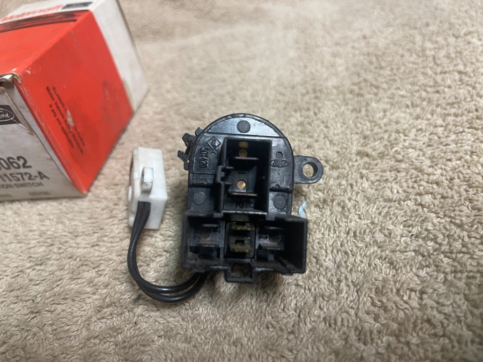 INTERRUPTOR DE ENCENDIDO FORD MOTORCRAFT F4CZ-11572-A 1991-96 ESCORT MERCURY TRACER NUEVO DE STOCK Foto 2 de 4