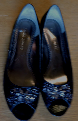 Laura Ashley  LA-Vines Women s 1''Wedge Platinum Beaded Shoes SZ 7.5B