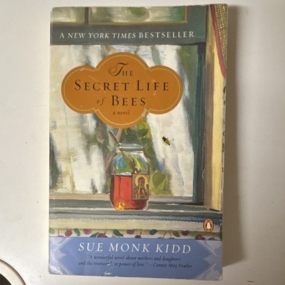 Penguin Books The Secret Life of Bees by Sue Monk Kidd Paperback Drama Novel