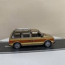 Auto World Mighty Minivan 1984-1990 Dodge Caravan Gold w/Wood Panel 1:64 NM