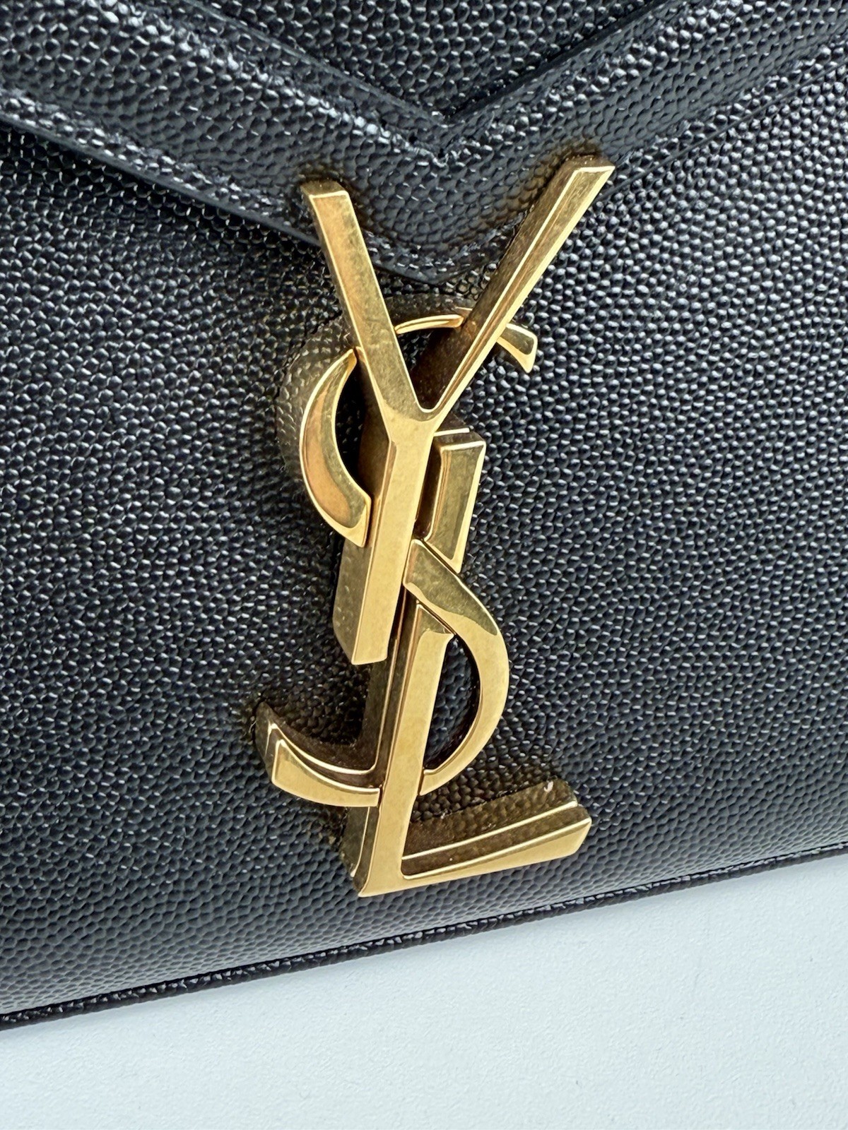 Borsa donna Saint Laurent Cassandra mini manico superiore in pelle goffrata grana