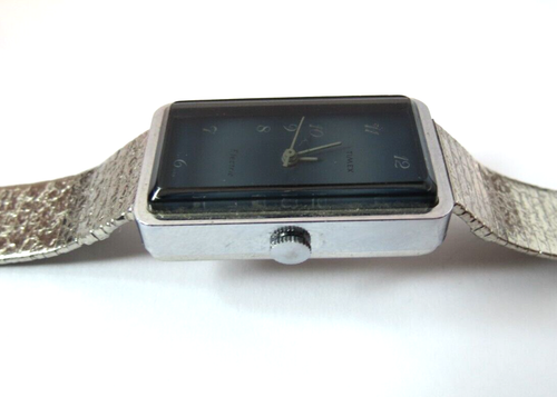 VINTAGE COLLECTABLE WOMEN'S TIMEX ELECTRIC BLUE DIAL WATCH RUN..