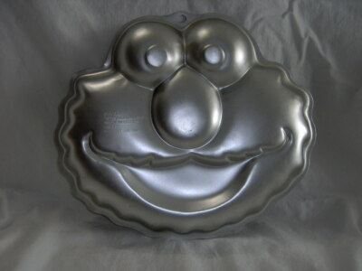 WILTON SESAME STREET ELMO FULL FACE NOVELTY SHAPE ALUMINUM CAKE PAN Tickle Me
