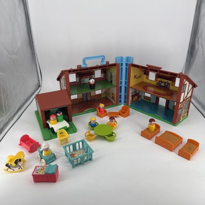 Vintage Fisher Price Little People Play Family Tudor House #952   FPB044