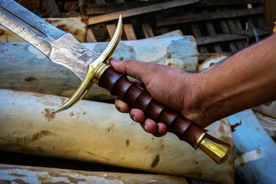 Espada vikinga forjada a mano personalizada - hoja de acero Damasco real Foto 2 de 4