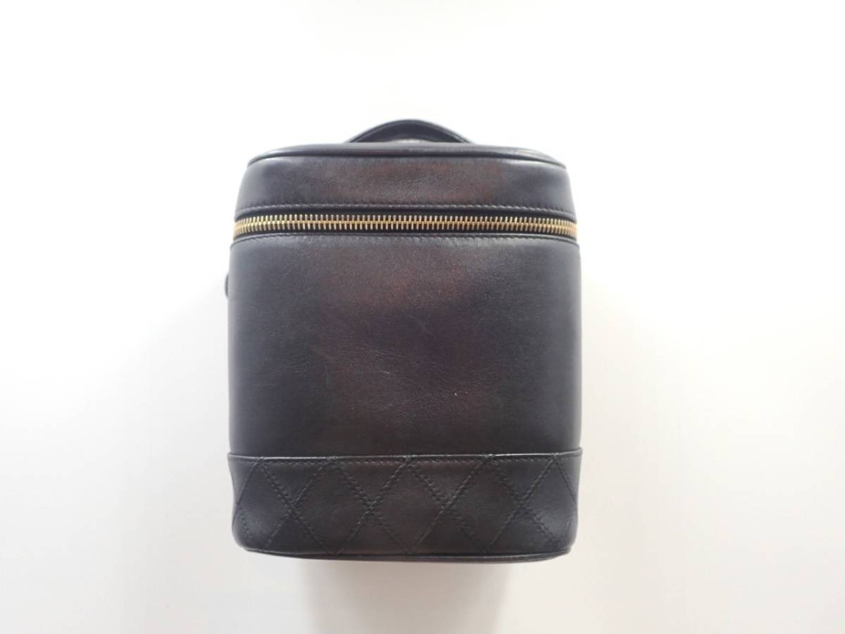 CHANEL Vanity Bag Bi-Color in Black and White 99521