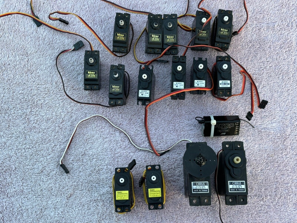 Hitec HS-422, HS-300, JR Servo NES-505, NES-606, NES-507 Servo Lot