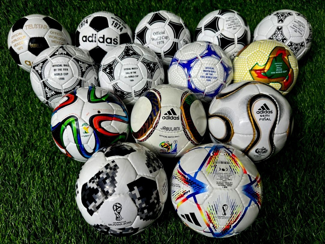 サッカーボール 1970-2002 adidas Historical Match Ball Adidas Historical ball set 1970-2022 official match balls