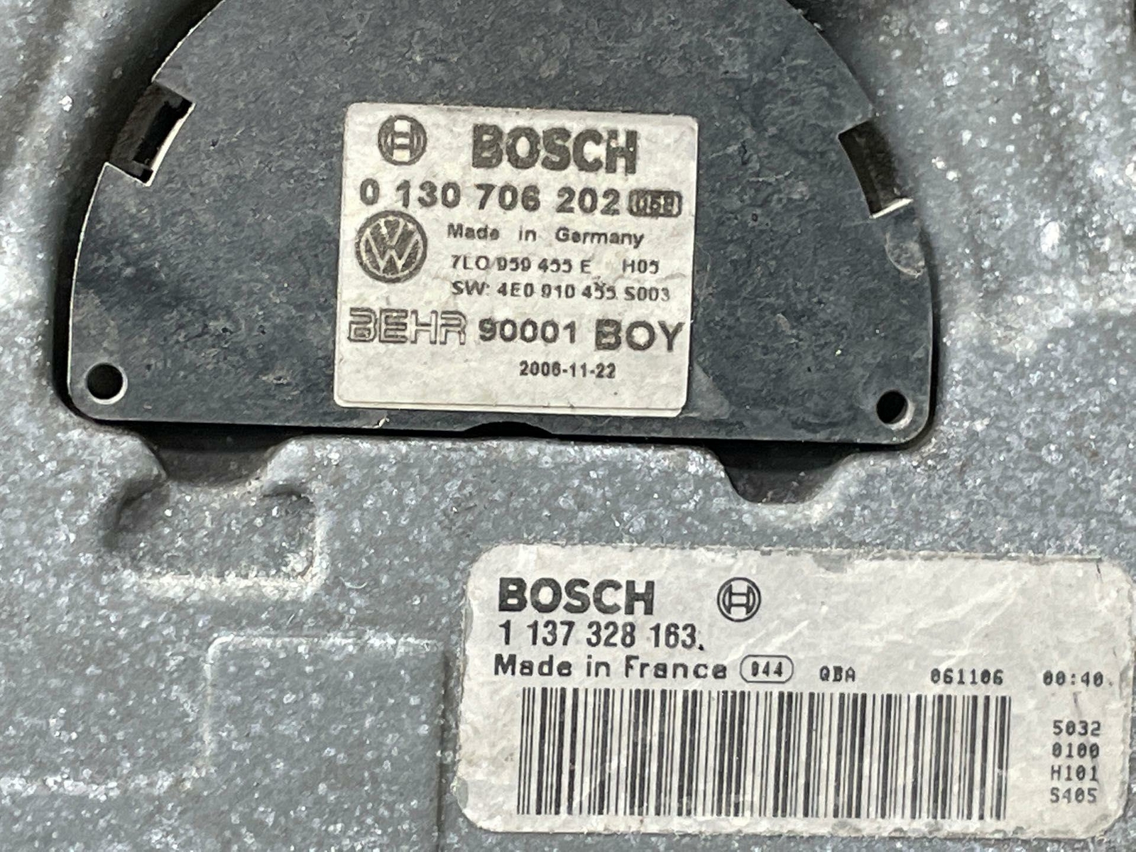 2007 AUDI Q7 RADIATOR COOLING FAN ASSEMBLY BOSCH 1137328172 07 08 