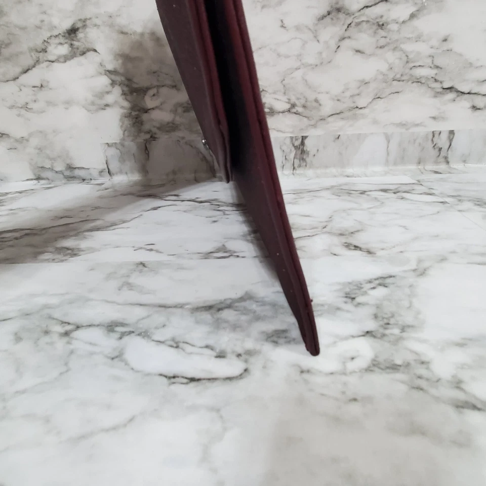 Un Nuevo Día Bolso de Mano Mujer Borgoña Brillo Bolsillos Internos A Presión Magnético Bolso sin asas Foto 4 de 4