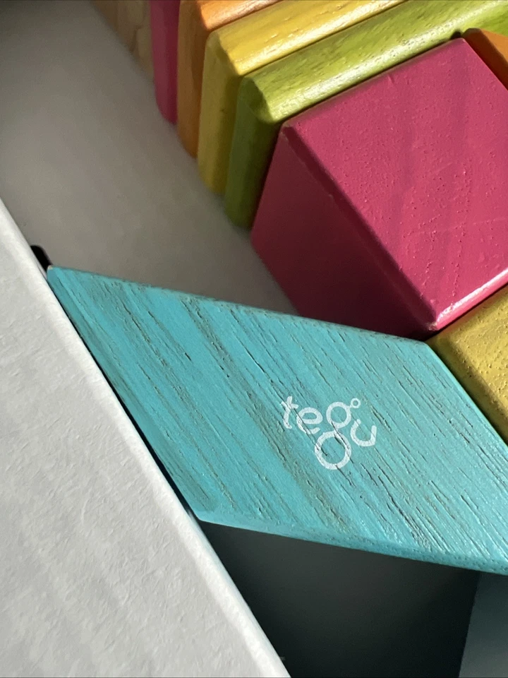 Juego de bloques de madera magnéticos Tegu de 14 piezas TINTES juguete para niños color Montessori Foto 4 de 4