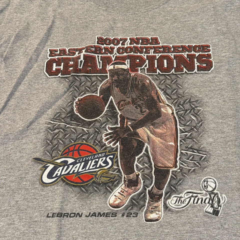 Camisa De Colección NBA 2004 LeBron James #23 Cleveland Cavs Eastern Champs Talla Grande Foto 2 de 4