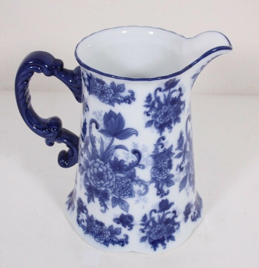 "Jarra estilo antiguo repro de porcelana azul blanca de 9"" Cracker Barrel Country Store" Foto 2 de 4