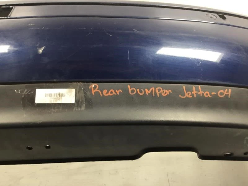 Cubierta del parachoques trasero Volkswagen Jetta 2004 sedán azul para 00-05 07 Jetta  Foto 4 de 4