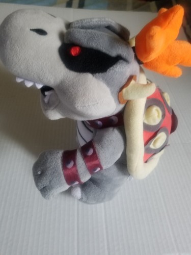 SUPER MARIO BROS. HUESOS SECOS BOWSER FORMA ESQUELÉTICA PELUCHE 10" - Imagen 2 de 5