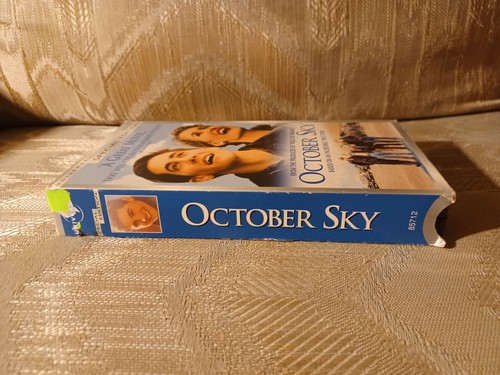 October Sky VHS 2000 PG Special Edition Jake Gyllenhaal Laura Dern Chris Cooper - Picture 5 of 7