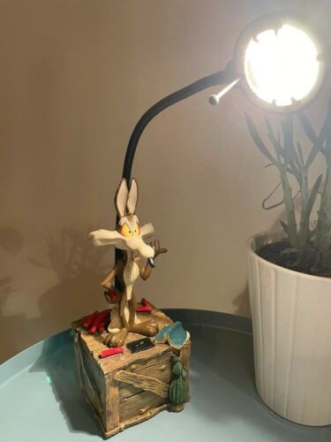Extremely Rare! Looney Tunes Wile E Coyote with Dynamite TNT Fig Lamp Statue - Picture 1 of 6