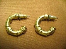 VINTAGE TEXTURED HOOP GOLD TONE POST PIERCED EARRINGS