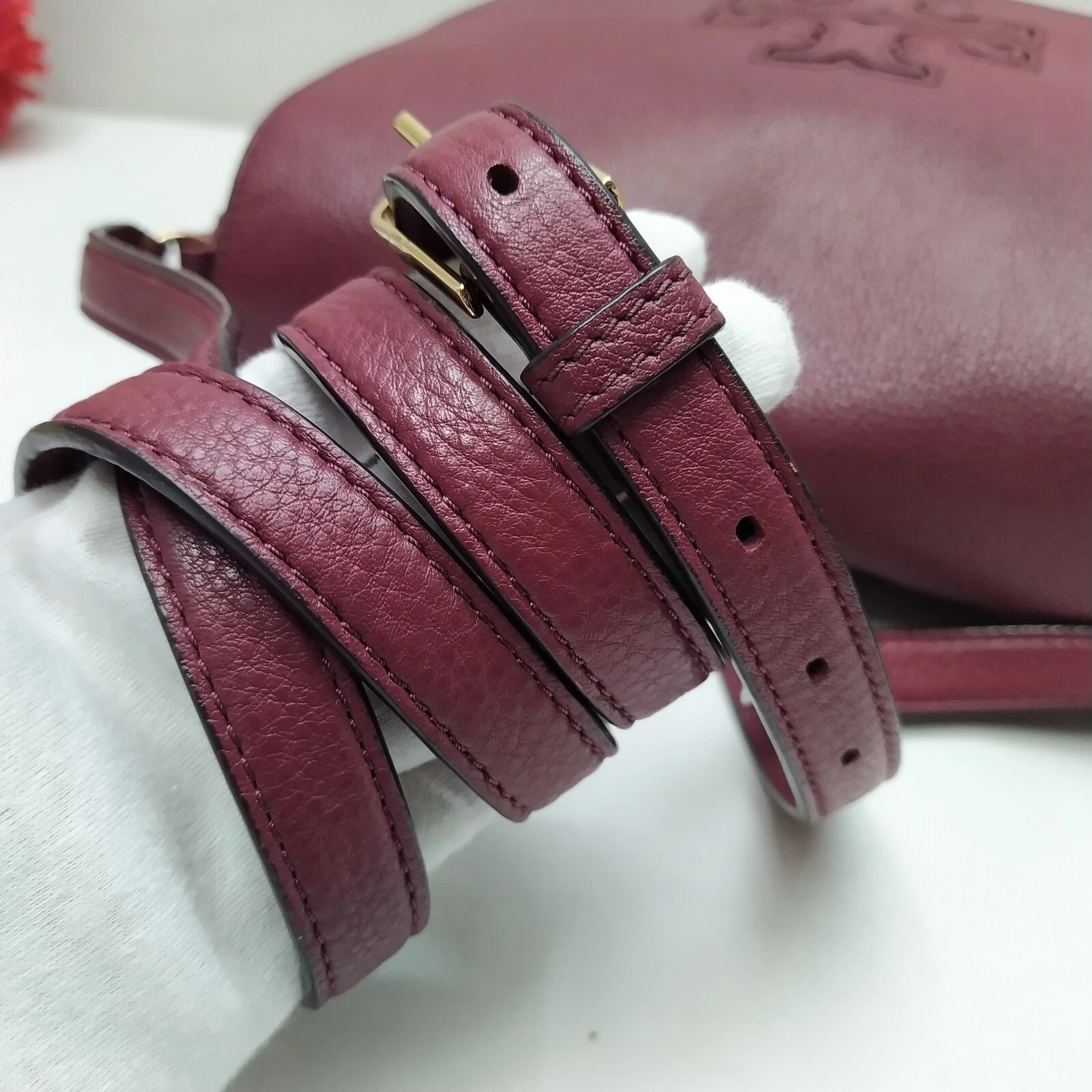 Borsa a tracolla Tory Burch in pelle bordeaux con chiusura con patta