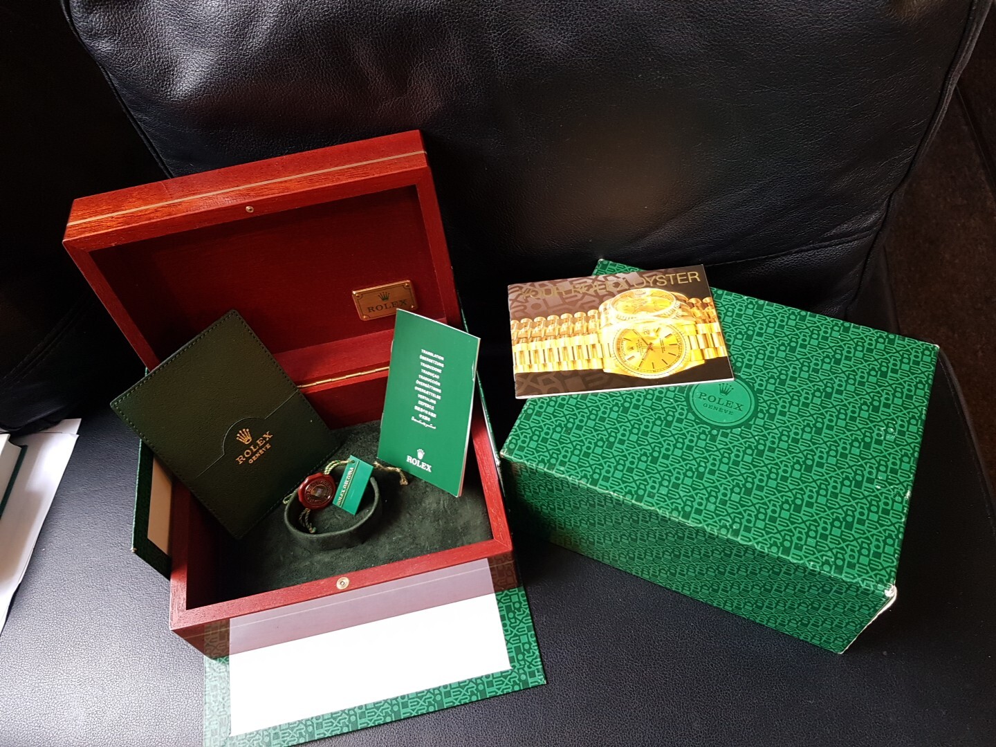 Rolex Daytona Solid Gold Box And Booklets C1990s Ref 81.00.09