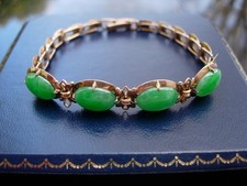 A NICE CHINESE JADEITE JADE & 14K YELLOW GOLD LINK BRACELET