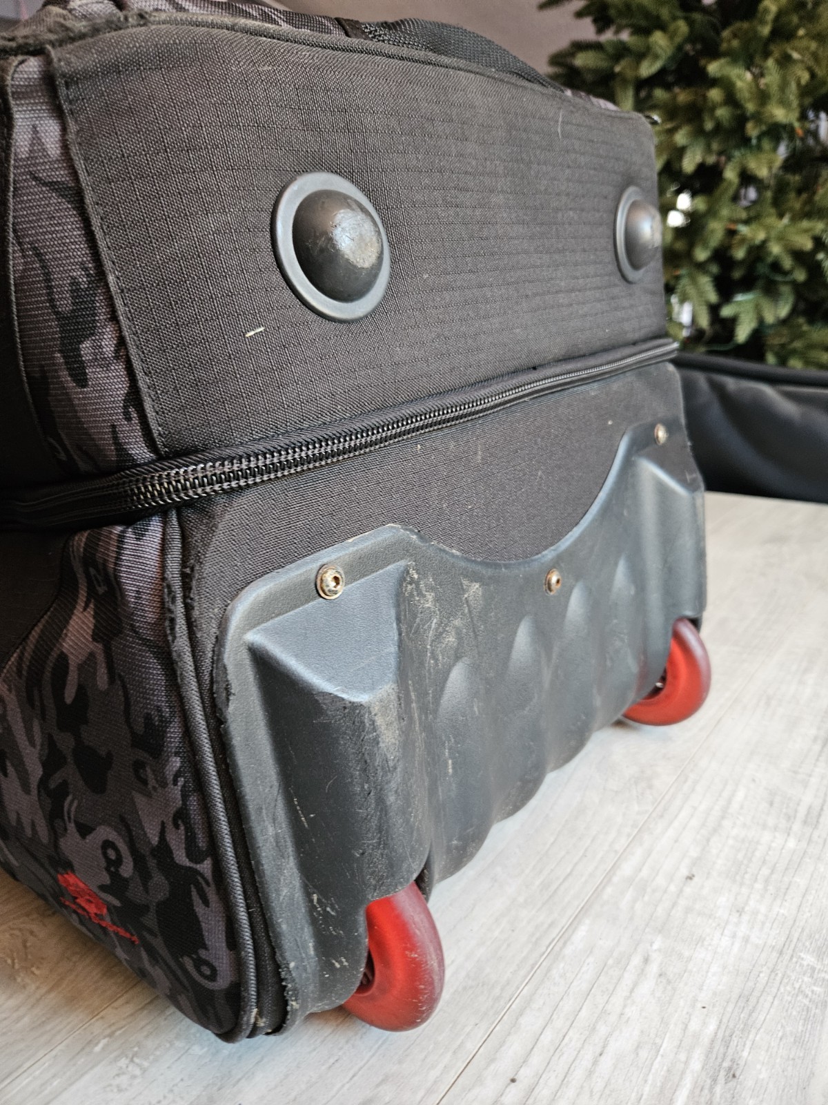 💥Ultra Rare!  Tour Used Metallica Full Size Rolling Luggage 36" x 16" x 17"