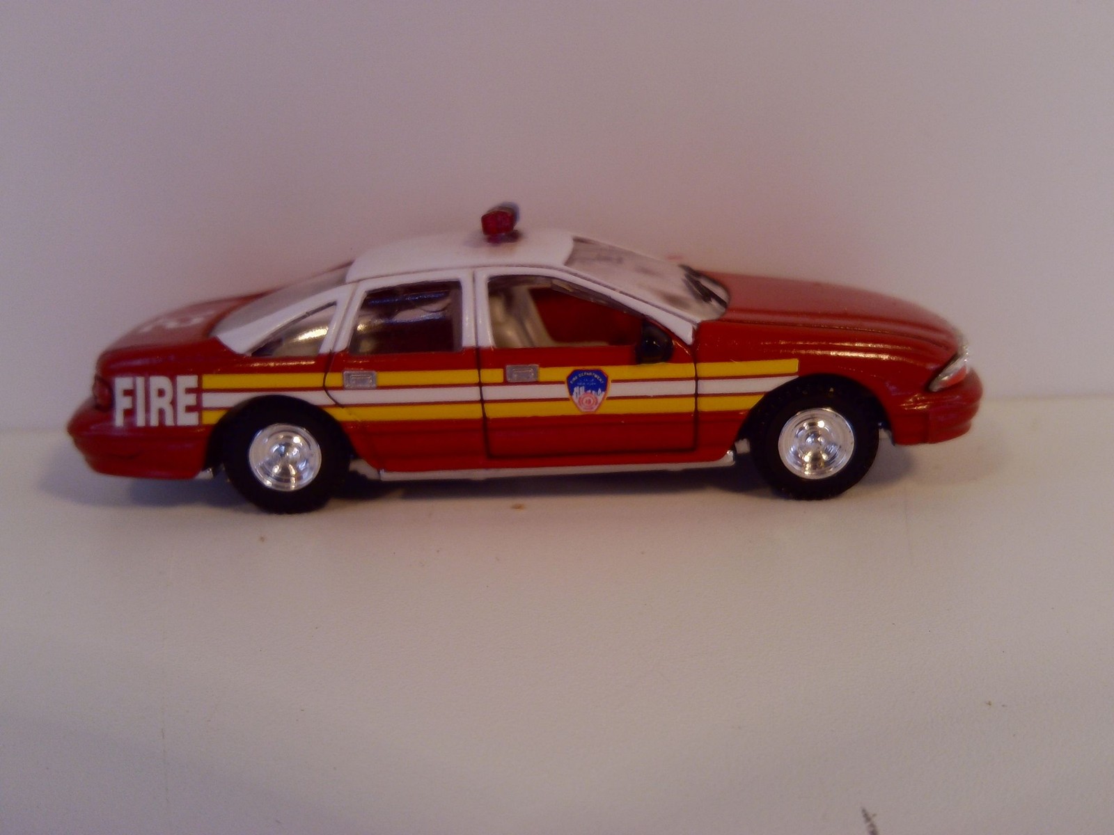 GOLDEN WHEEL Chevrolet Caprice FDNY Fire Dept Diecast Car 1:43 Scale Model