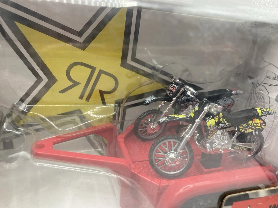 Camión Brian Deegan Rockstar de colección, 2 bicicletas, remolque 1:32 HEVY HITTERS NRFB NUEVO EN CAJA ORIGINAL Foto 4 de 4