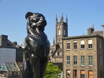 Foto 6x4 Aberdeen - Kellys Katze Einer der gusseisernen Leoparden auf der Nor c2016