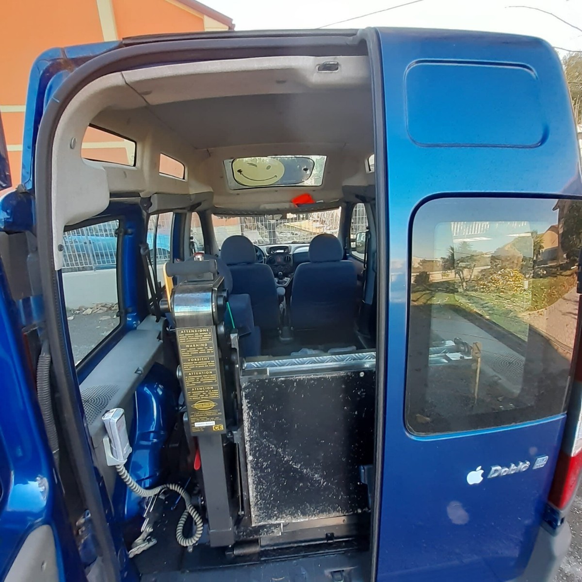 fiat doblo con pedana per trasporto disabili su carrozzine anche