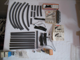 ARNOLD N lot de rails et assortiment électrique 1 train 2243