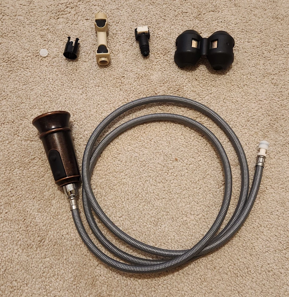 Moen 7590 青铜式替换拉式喷雾器 — 第 2/4 张图片