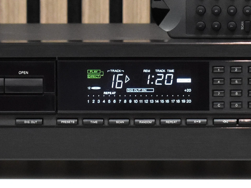 PHILIPS CD-824 Vintage Compact Disc-Player  mit Zubehör  sehr guter Zustand - Bild 3 von 4