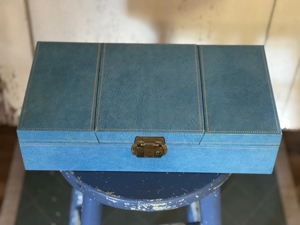 Joyero vintage azul con espejo mediados de siglo bandejas oscilantes cuero sintético Foto 2 de 4