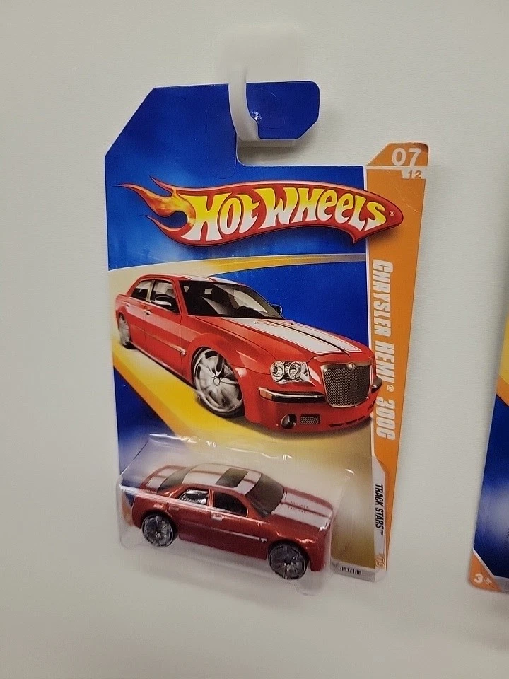 1:64 Hot Wheels Track Stars 07/12 Chrysler Hemi 300C Red 061/179 Foto 2 de 4