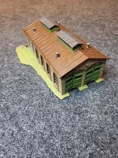 Faller 222116 N scale Brick Locomotive shed Assembled Automatic Springs Doors 