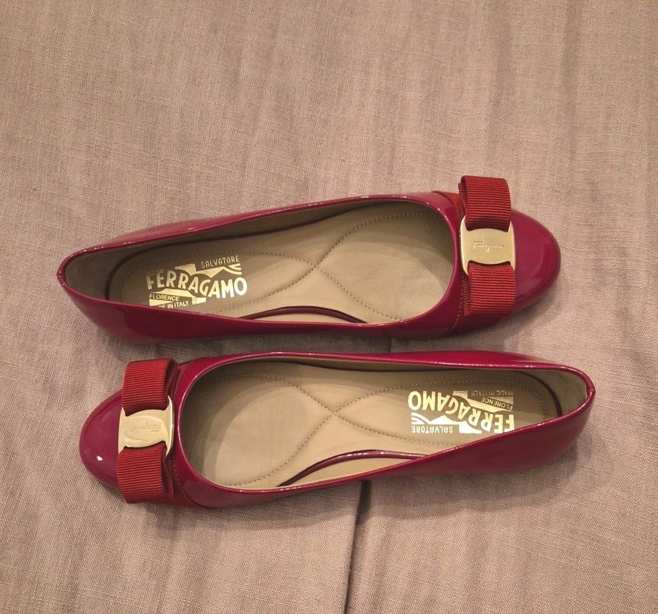 Salvatore Ferragamo Varina charol rojo plano talla 6,5 Foto 3 de 4