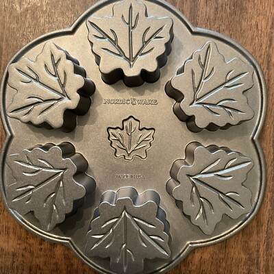 Nordic Ware Maple Leaf Muffin Pan 6カップ Nordic Ware Maple Leaf Muffin Pan Cast Aluminum 6 Cups Non-Stick